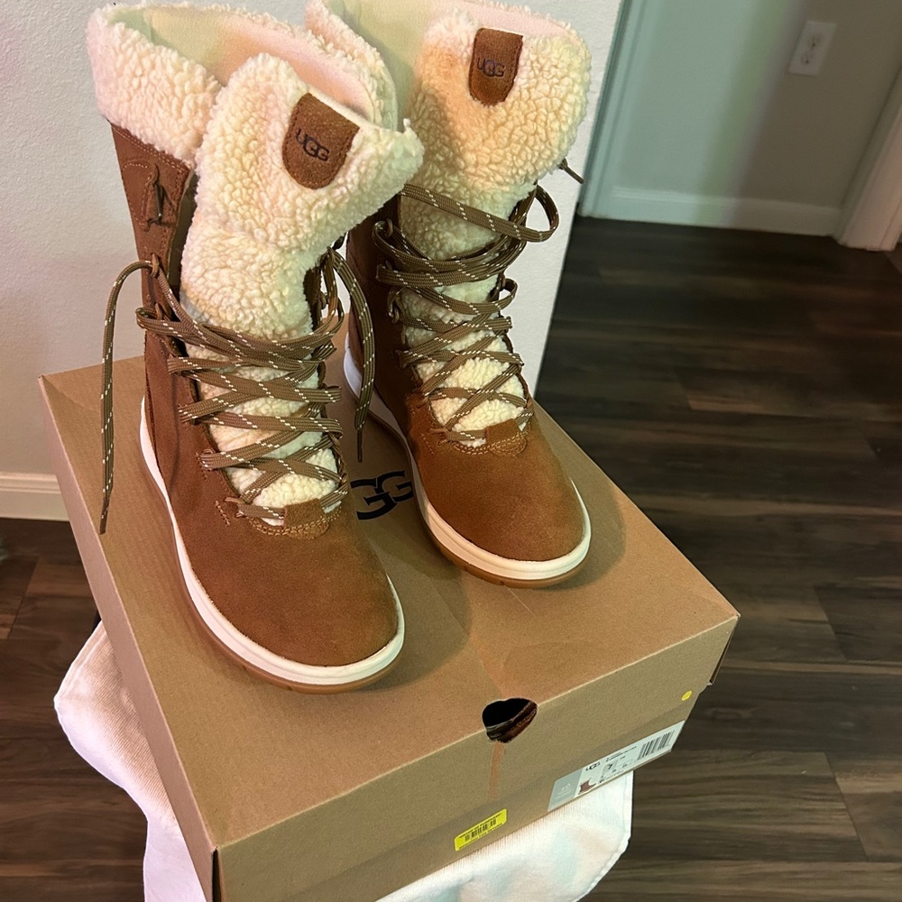 Nice UGG Winter Lace up Boots very warm wear for feet in the winter weather